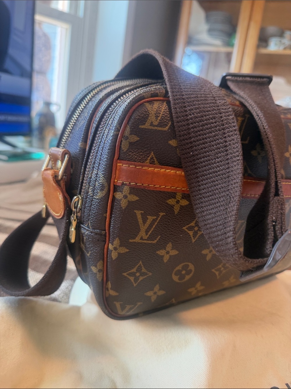 💯💯💯Louis Vuitton Monogram Reporter PM bag  with Dust bag (Charm not included ) - Picture 2 of 13